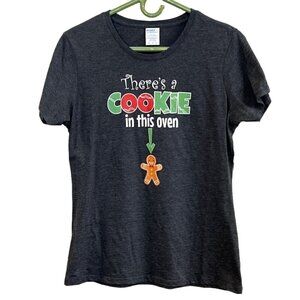 Christmas "There is a Cookie in This Oven" Pregnancy Announcement Tee. Size M